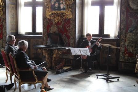 Jens performs for the Queen of Denmark at her birthday 1012 on classical and baroque guitar